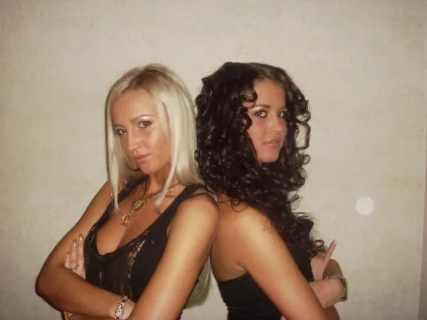 Анна Бузова с сестрой во время участия в «Доме-2»