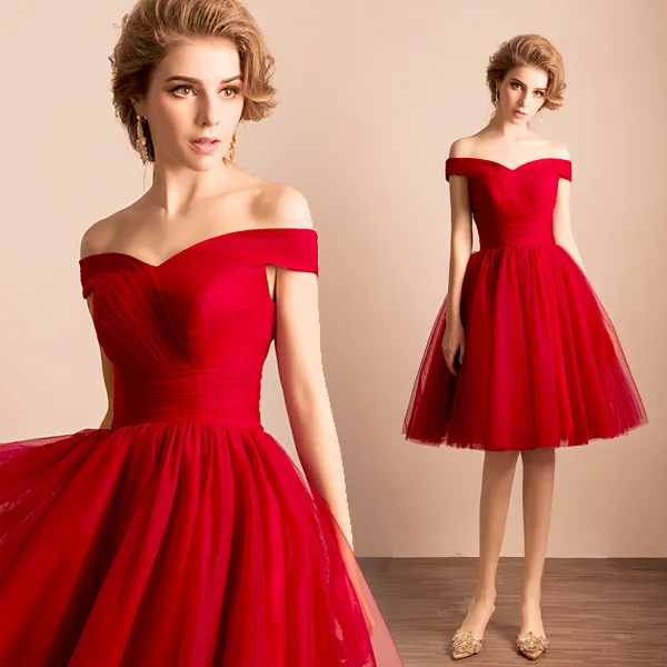 девушка в красном платье