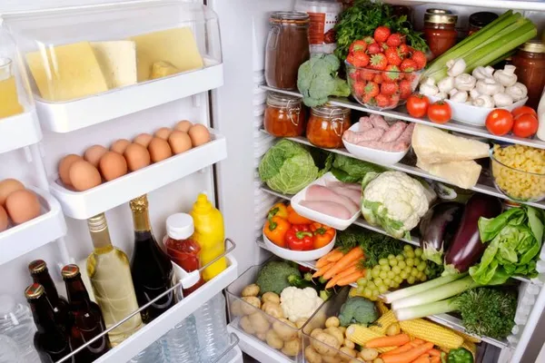 Как правильно организовать пространство в холодильнике и хранить продукты