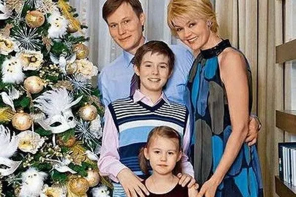 Юлия и Игорь с детьми