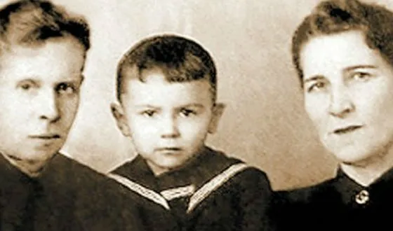 Маленький Валерий Леонтьев с родителями