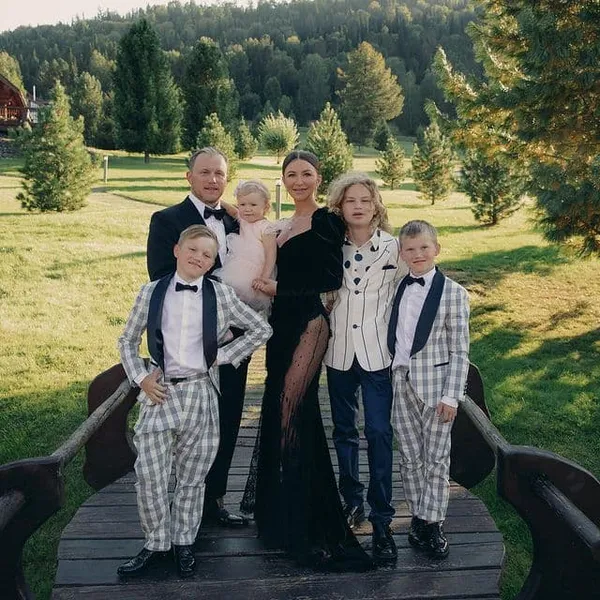 Елена Блиновская с мужем и детьми