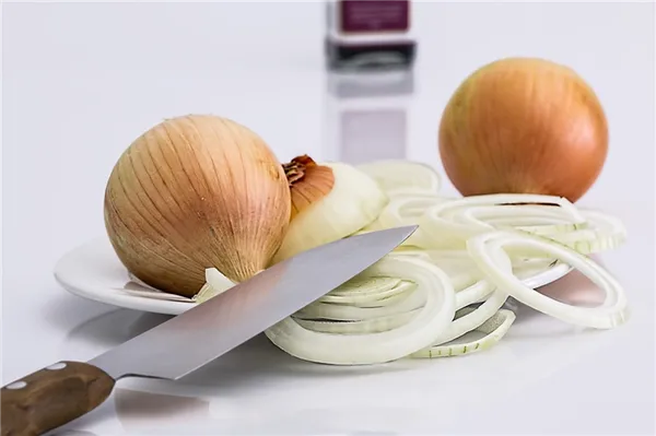 Изображение с названием Chop Onions Without Tears Step 1