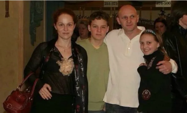 Агриппина Стеклова с мужем и детьми