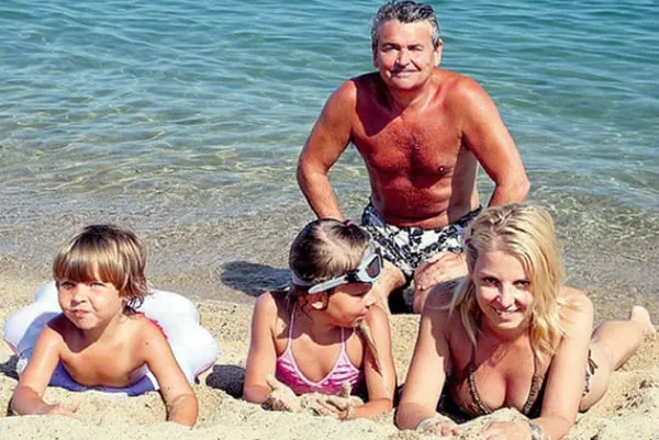 Ирина Лукьянова с мужем и дочками