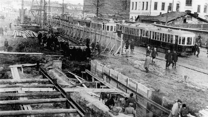 Открытое строительство шахты метрополитена в Москве, октябрь 1933 года